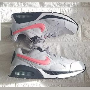 Nike Airmax IVO Girls Running GS Size 5.5Y Grey